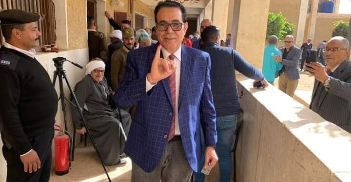 عبدالفتاح أبراهيم يوجه رسالة لعمال الغزل والنسيج ويحثهم علي التوجه لصناديق الإقتراع