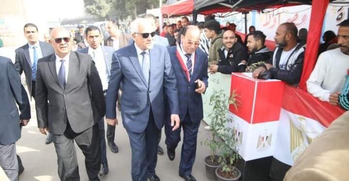 محافظ الجيزة التنسيق الكامل بين كافة الجهات المعنية لتوفير كافة احتياجات اللجان اللوجيستية وتذليل جميع العقبات