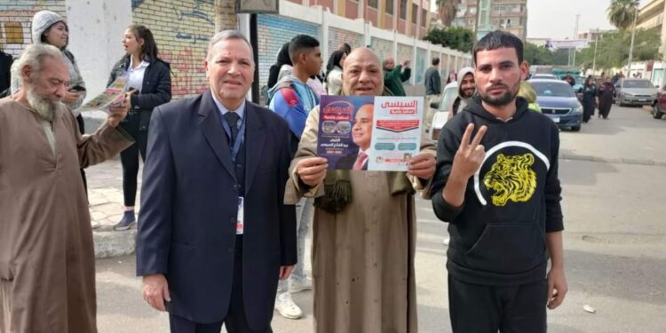 حملة “السيسي استقرار وتنمية” ترصد 100صورة من الإقبال التاريخي بالمحافظات في اليوم الأول  