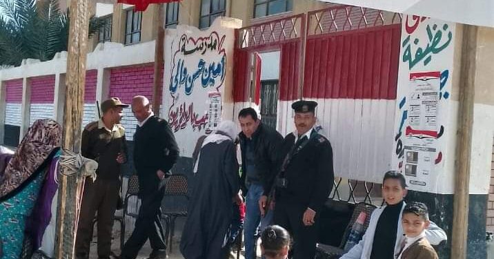 فريق عمل  لتأمين  العملية الانتخابية بمركز يوسف الصديق