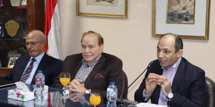 مناقشة الحرب على غزة في صالون صديق عفيفي