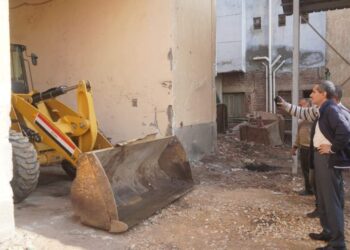 محافظ الغربية يستكمل جولاته الصباحية بمتابعة صيانة المعدات