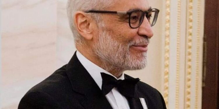 السفير المصرى مؤيد الضلعى شخصية العام الدبلوماسية في رومانيا عام2023 والسفير الكويتى طلال الهاجرى المركز الثانى