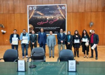 عميد حقوق عين شمس يكرم الطلاب المتفوقين والمتميزين والموظفين المثاليين والمتميزين للعام2022/2023