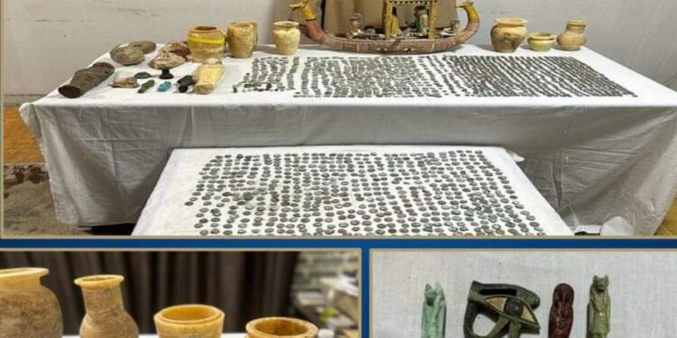 الأجهزة الأمنية تتمكن من ضبط شخص بالمنيا لحيازته قطع أثرية