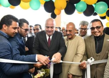 محافظ قنا يفتتح قسمي الرعاية المركزة والأشعة المقطعية بمستشفى فرشوط المركزي 