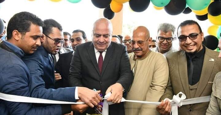 محافظ قنا يفتتح قسمي الرعاية المركزة والأشعة المقطعية بمستشفى فرشوط المركزي 