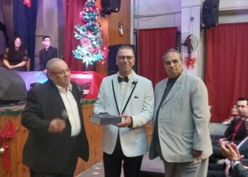 فرقه اصله شرقى على مسرح نادى الواى بالإسكندرية وأغنيه الأرض عربية