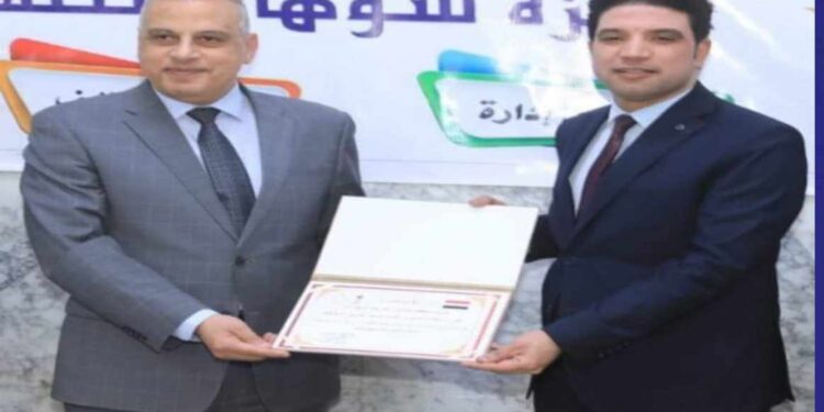 حكاية وطن تهنئ د. محمد عبد الهادى مدير مكتب محافظ سوهاج بجائزة التميز