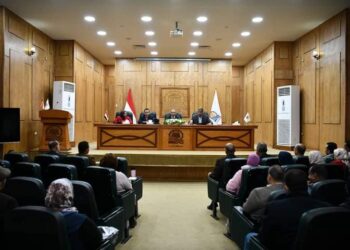 سكرتير مساعد قنا يتراس اجتماع لجنة تيسير تراخيص عصارات العسل الأسود