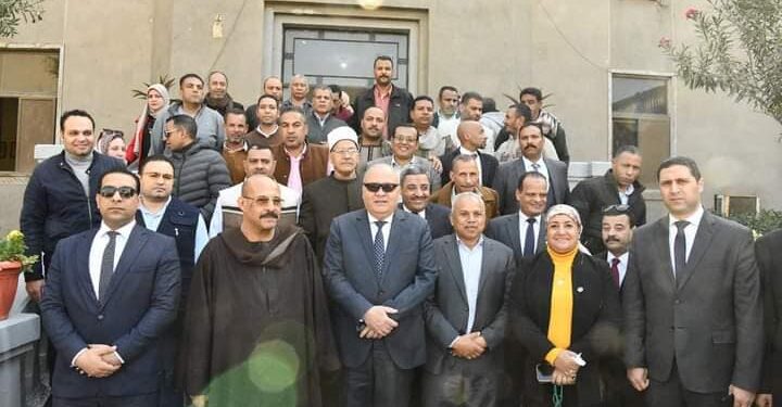 محافظ قنا يعطي إشارة بدء الموسم الـ 127 لعصر القصب بمصنع سكر نجع حمادى