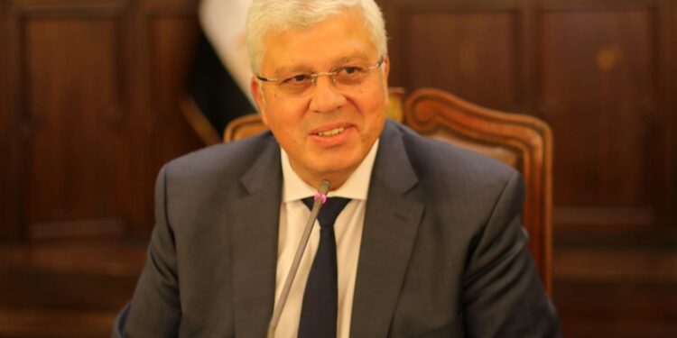 عاشور: يُكرم طلاب الجامعات الفائزين في مسابقة “معًا”