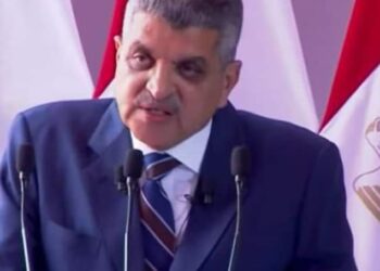 أسامة ربيع يؤكد اليوم الجمعة أن حركة الملاحة بالقناة منتظمة من الإتجاهين