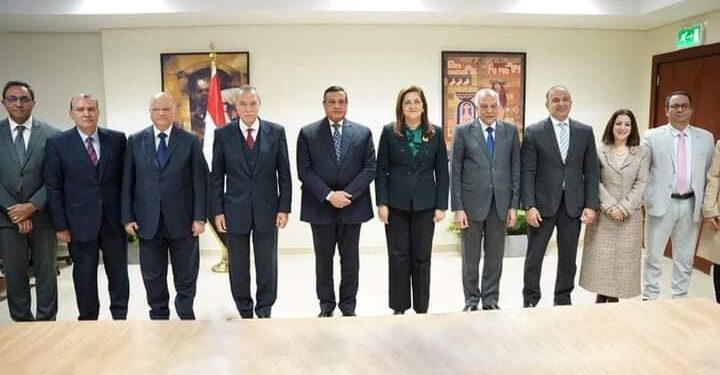 وزيرا “التخطيط والتنمية الاقتصادية” و”التنمية المحلية” يوقعان القرار المشترك الخاص ببرامج التنمية المحلية المطورة ———-