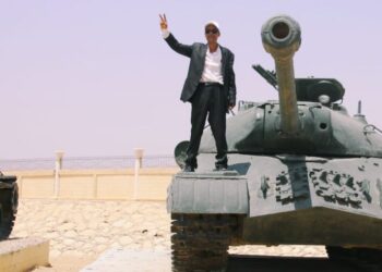 قم للمعلم وَفِّـهِ التبجيـلا كـادَ المعلّمُ أن يكونَ رسولا