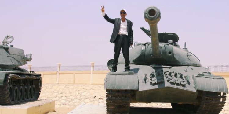 قم للمعلم وَفِّـهِ التبجيـلا كـادَ المعلّمُ أن يكونَ رسولا