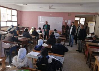 صقر يتابع امتحانات الصف الأول والثاني الاعدادي