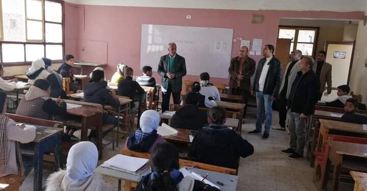 صقر يتابع امتحانات الصف الأول والثاني الاعدادي