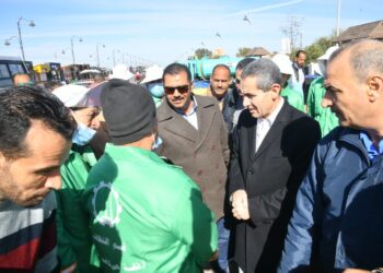 رحمى يتفقد تسلم معدات و صناديق نظافة  بطنطا