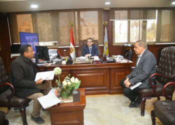 محافظ الغربية يجتمع مع حماية النيل لإزالة كافة التعديات عليه