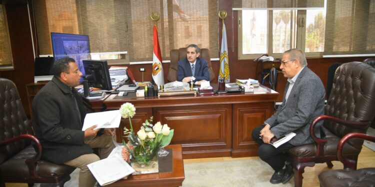 محافظ الغربية يجتمع مع حماية النيل لإزالة كافة التعديات عليه