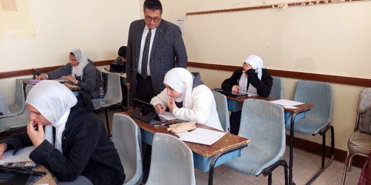 “عقل” يتابع أمتحانات الصف الثانى الثانوى برأس سدر