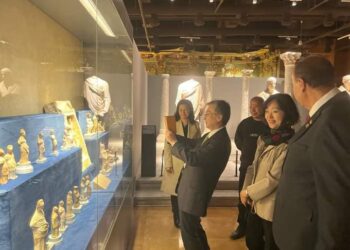 “أوكا هيروشى” فى متحف شرم الشيخ للآثار