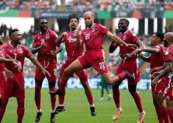 الرعد يصعق الأفيال.. والنسور تجرح الثعالب..!!