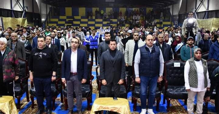 “أشرف صبحى”يشيد(بالقرش ) ويكرم(أبوعجيزة )فى الأسماعلية!