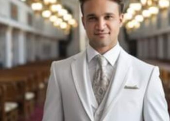 “صاحب القرآن”!!