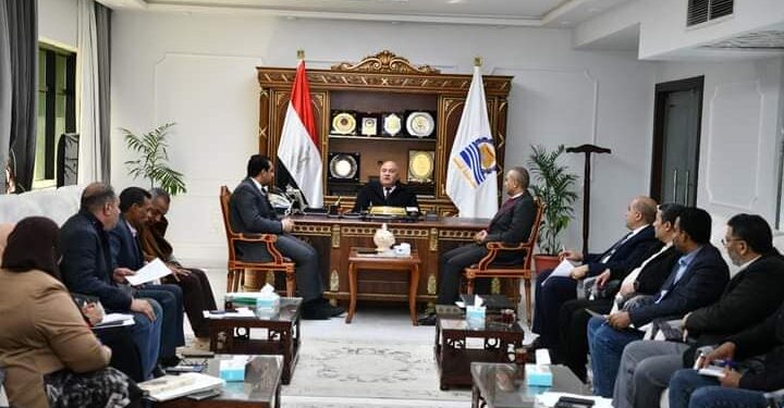 “محافظ قنا “يناقش الموقف التنفيذي لعدد من المشروعات الخدمية!