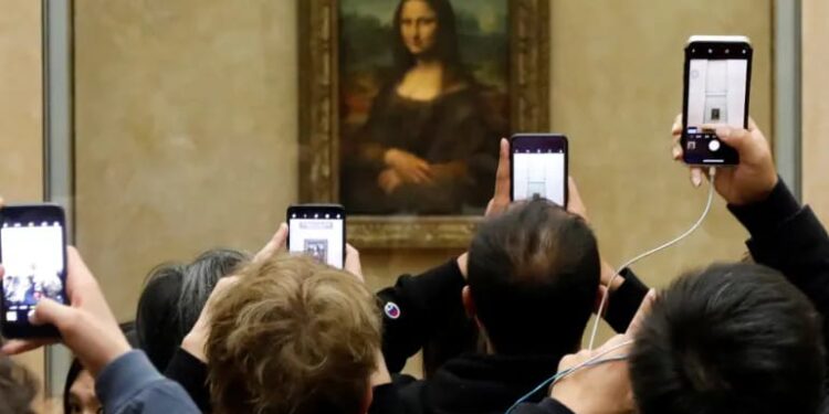 أكذوبة نظرة الموناليزا!!