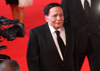 ( جائزة لمرة واحده فى التاريخ )” ..”لزعيم الفن العربي”!!!!