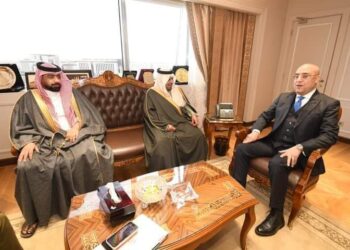 وزير الإسكان يلتقى الأمير خالد بن سعود بن تركى آل سعود لعرض الفرص الاستثمارية المتاحة بالمجالات المختلفة