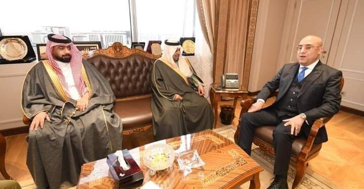 وزير الإسكان يلتقى الأمير خالد بن سعود بن تركى آل سعود لعرض الفرص الاستثمارية المتاحة بالمجالات المختلفة