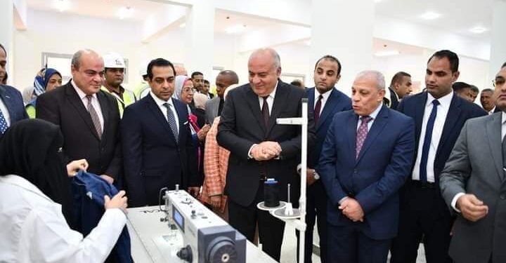 محافظ قنا ورئيس هيئة تنمية الصعيد يفتتحان المجمع الصناعي