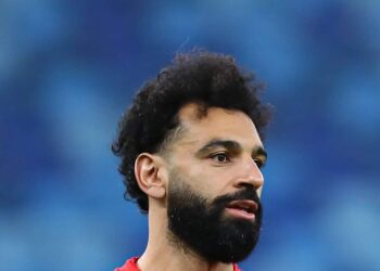 صلاح يطالب السوشيال ميديا بالوقوف خلف المنتخب