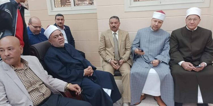 مدير عام تعليم نجع حمادي يزور الكنيسة الإنجيلية ودير الأنبا بضابا للتهنئة بعيد الميلاد  