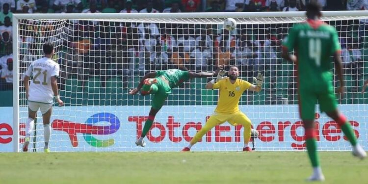 تعادل مثير بين الخيول والأفناك