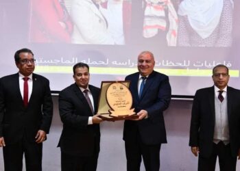 محافظ قنا يشهد حفل تخرج الدفعة الرابعة من الماجستير المهني لإدارة الاعمال بكلية التجارة جامعة جنوب الوادي 