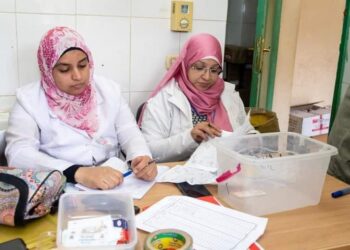 الكشف علي 1121 حالة في قافلة طبية بنجع حمادى ضمن “حياة كريمة”