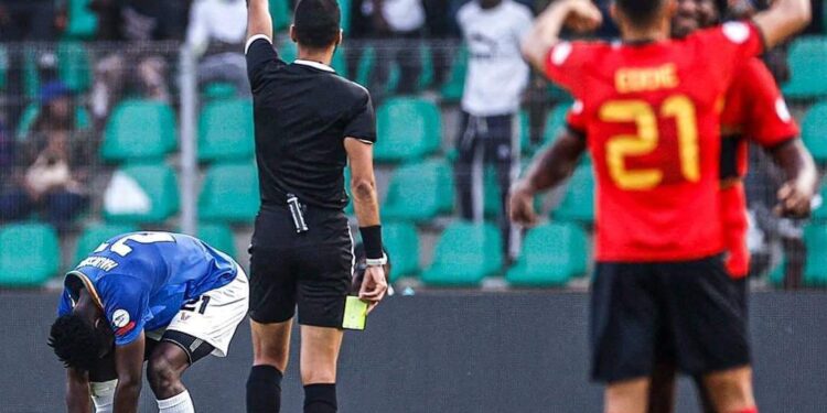 الغزلان السوداء تنقض على المحاربين الشجعان.. أنجولا أول المتأهلين لربع النهائي..