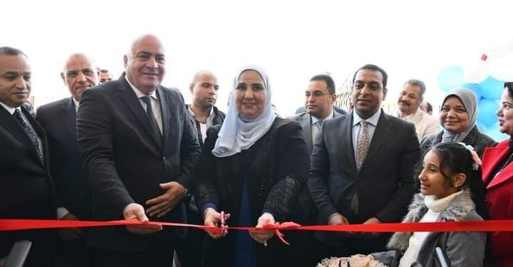 وزيرة التضامن الاجتماعي ومحافظ قنا يفتتحان مجمع خدمات الأسرة والطفولة بقنا الجديدة