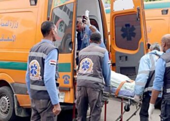 مصرع شخص وإصابة 16 آخرين فى حادث انقلاب سيارة