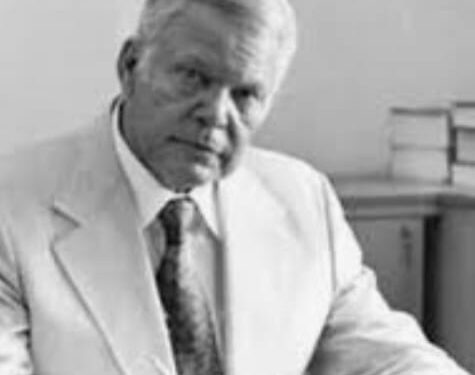 في ذكرى فارس الرومانسية.. “يوسف السباعي”