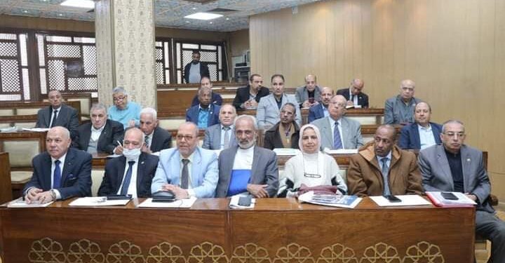 نقيب المعلمين يعلن زيادة الميزة التأمينية للمعلمين لتصل 42 ألف جنيه!