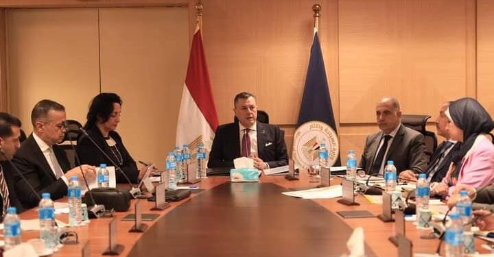 وزير السياحة والآثار يعقد اجتماعاً لسبل تطوير منتج السياحة النيلية في مصر!