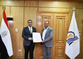 نائب محافظ قنا يكرم أوائل البرامج التدريبية التى نظمها مركز تدريب التنمية المحلية بسقارة