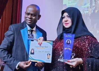 تكريم مصممة الازياء الإماراتية العالمية “منى المنصوري” في هولندا!