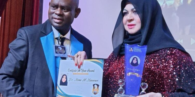 تكريم مصممة الازياء الإماراتية العالمية “منى المنصوري” في هولندا!